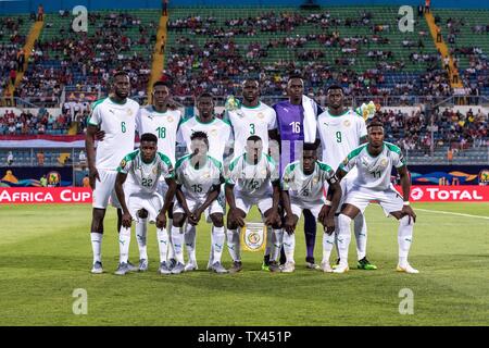 Kairo, Ägypten - 23. Juni: Senegal nach oben von links: Salif Sané, Ismaila Sarr Mbaye Diagne, Papa Ndiaye, Kalidou Koulibaly, Eduard Mendy, Mbaye Niang, unten von links Moussa Wague, Krepin Diatta, Youssouf Sabaly, Idrissa Gana Gueye, Keita Klingenwechsel, Papa Ndiaye während der 2019 Afrika Cup Gruppe C Match zwischen Senegal und Tansania am 30. Juni Stadion am 23. Juni 2019 in Kairo, Ägypten. (Sebastian Frej/MB Medien) Stockfoto