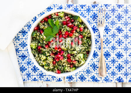 Bulgur Kräuter tabbouleh mit Granatapfel Samen Stockfoto