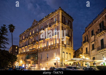 Italien, Sizilien, Syracuse, Ortygia, Hotel Des Etrangers bei Dämmerung Stockfoto