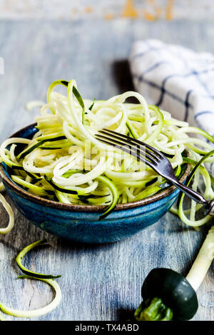 Spiralized Zoodles, Zucchini Stockfoto