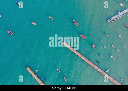 Portugal, Algarve, Lagos, Hafen, Luftaufnahme der Boote auf dem Meer Stockfoto