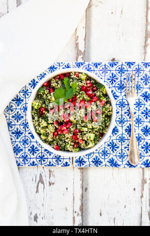 Bulgur Kräuter tabbouleh mit Granatapfel Samen Stockfoto