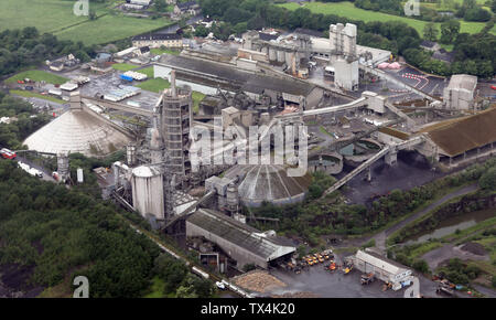 Luftaufnahme von Hanson's Zement Ribblesdale arbeitet an der Clitheroe BB7, Lancashire, Großbritannien Stockfoto