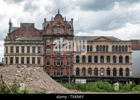 Glasgow, Schottland, Großbritannien. 22.Juni 2019: Eine breite Sicht der viktorianischen Gebäude in Trongate, die Britannia Music Hall und ein Kunstzentrum. Stockfoto