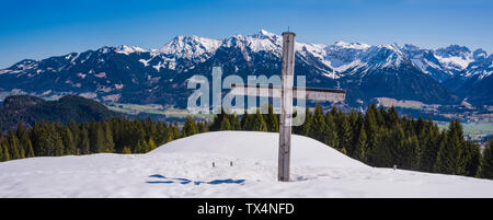 Deutschland, Bayern, Allgäu, Allgäuer Alpen, Panoramablick vom Gaisberg zu Illertal Stockfoto