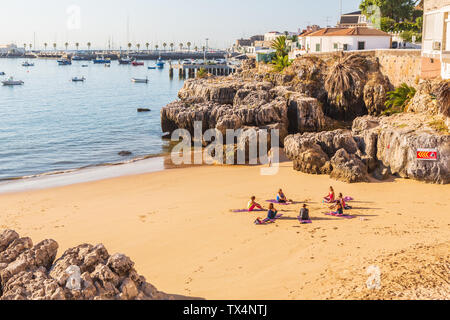 CASCAIS, PORTUGAL - ca. Oktober 2016: Die Praia da Rainha Strand in Cascais, Portugal Stockfoto