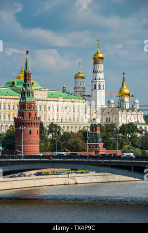 Russland, Moskau von einer Flusskreuzfahrt entlang der Moskwa gesehen Stockfoto