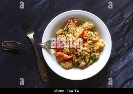 Couscous Salat bereit zu essen Stockfoto