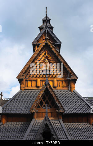 Norwegen Stabkirche, Detail der oberen Dachverkleidung Abschnitte der Gol Stabkirche in der Norske Folkemuseum in der bygdøy Bereich von Oslo, Norwegen. Stockfoto