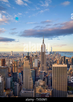Untere und Midtown Manhattan Skyline bei Sonnenaufgang, New York City, New York, United States Stockfoto