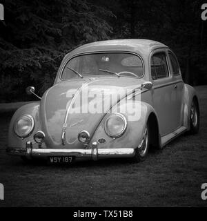 Ein klassischer Volkswagen-Käfer auf der Caffeine & Machine in Ettington, Großbritannien Stockfoto