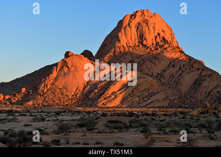 Afrika, Namibia, Erongo, Spitzkoppe im Abendlicht Stockfoto