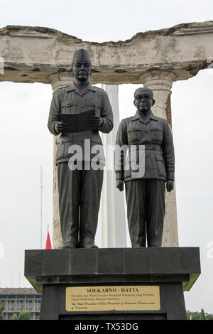 Statuen von Präsident Soekarno Hatta und Vice President bei der Heroes Monument in Surabaya Stockfoto