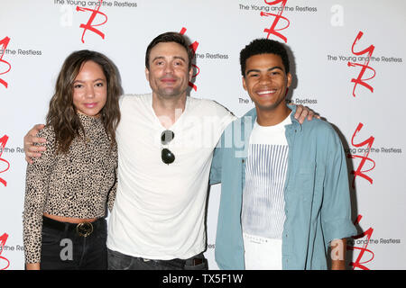 Juni 23, 2019 - Burbank, CA, USA - LOS ANGELES - 23.Juni: Lexie Stevenson, Daniel Goddard, Noah Alexander Gerry an der Jungen und dem rastlosen Fan Club Mittagessen im Marriott Burbank Convention Center am 23. Juni 2019 in Burbank, CA (Credit Bild: © Kay Blake/ZUMA Draht) Stockfoto