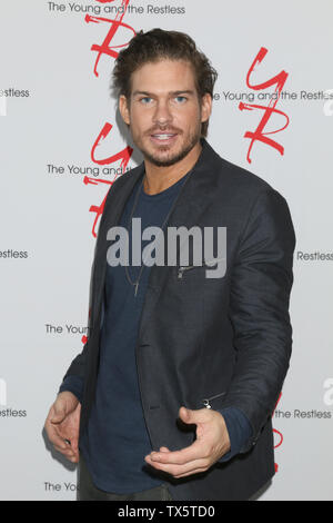 Juni 23, 2019 - Burbank, CA, USA - LOS ANGELES - 23.Juni: Tyler Johnson an der Jungen und dem rastlosen Fan Club Mittagessen im Marriott Burbank Convention Center am 23. Juni 2019 in Burbank, CA (Credit Bild: © Kay Blake/ZUMA Draht) Stockfoto