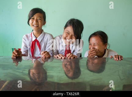 Asiatische Grundschüler in South Vietnam, Ho Chi Minh City aka Saigon Stockfoto