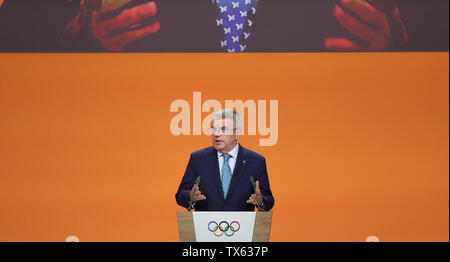 Lausanne, Schweiz. 24. Juni, 2019. Präsident des Internationalen Olympischen Komitees (IOC) Thomas Bach spricht während der 134. Tagung des Internationalen Olympischen Komitees (IOC) in Lausanne, Schweiz, 24. Juni 2019. Quelle: Cao kann/Xinhua/Alamy leben Nachrichten Stockfoto