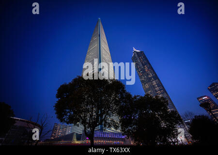 Shanghai Pudong Lujiazui Finanzviertel im Frühjahr Stockfoto