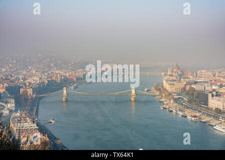 Luftaufnahme des berühmten Elisabeth Brücke in Budapest, Ungarn Stockfoto