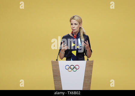 Lausanne, Schweiz. 24. Juni, 2019. Bürgermeister von Stockholm Anna König Jerlmyr spricht bei der abschließenden Präsentation der Stockholm-Are Schweden Angebot, um die Olympischen Winterspiele 2026 während der 134. Tagung des Internationalen Olympischen Komitees (IOC) in Lausanne, Schweiz, 24. Juni 2019 zu bewirten. Quelle: Cao kann/Xinhua/Alamy leben Nachrichten Stockfoto