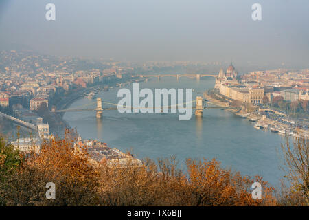 Nachmittag Luftaufnahme der berühmte Széchenyi Kettenbrücke in Budapest, Ungarn Stockfoto