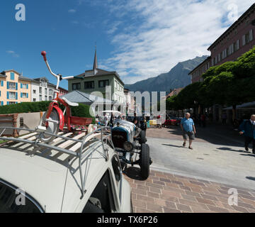 Bad Ragaz, SG/Schweiz - vom 23. Juni 2019: Rennfahrer und Gäste genießen die Oldtimer auto Ausstellung und rennen Wettbewerben an der 9. jährlichen Heidiland Cla Stockfoto