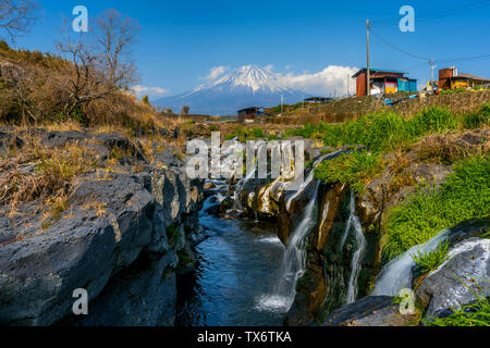 Fuji Berge und Wasserfälle in Japan. Stockfoto