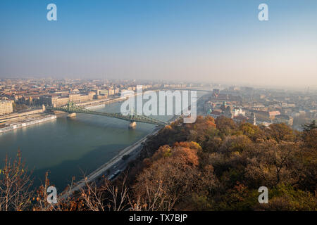 Luftaufnahme von der Brücke Brücke in Budapest, Ungarn Stockfoto