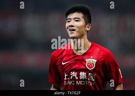 Li Shenglong von Shanghai SIPG feiert Nachdem Sie gegen Peking Renhe in der 14. Runde während der 2019 chinesischen Fußballverband Super League (CSL) in Shanghai, China, 22. Juni 2019. SIPG Shanghai Peking Renhe 3-0 besiegte. Stockfoto