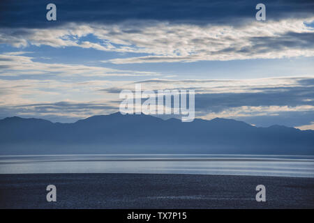 Die Seen und Berge im Sonnenuntergang Stockfoto