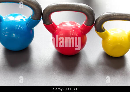 Bunte wasserkocher Bell auf Tisch Stockfoto