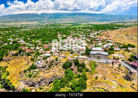 Oshakan Dorf mit dem hl. Mesrop Mashtots Kirche in Armenien Stockfoto