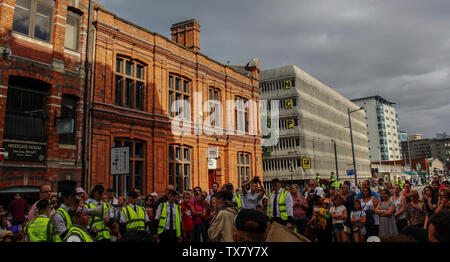 September 2016, Cardiff, Wales, 100 Jahre seit Roald Dahls geboren war "Stadt Der unerwarteten' Festival, Stadtzentrum. Personen, die/der am st Stockfoto