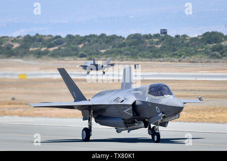 Auf 0001 Dienstag, 25. Juni eine F-35 zurück Ankunft in RAF Akrotiri auf Zypern, wo Verteidigungsminister Penny Mordaunt angekündigt, dass die Flugzeuge auf Operationelle Dienstreisen zum ersten Mal geflogen sind, da sie Bemühungen, islamischen Staat zu beseitigen ein Embargo verhängt. Stockfoto