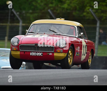 James McBrien, MGB, Equipe GTS, Meister Historisches Festival, Brands Hatch, Mai 2019. Brands Hatch, Oldtimer, Klassiker, klassische Rennwagen, FIA Stockfoto