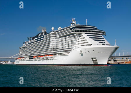 MSC Seaview Kreuzfahrt Schiff aus dem Hafen von Barcelona. Stockfoto