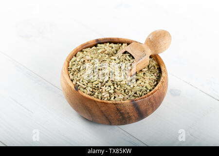 Anissamen getrocknet oder in Houten auf weißem Hintergrund Anis. Stockfoto