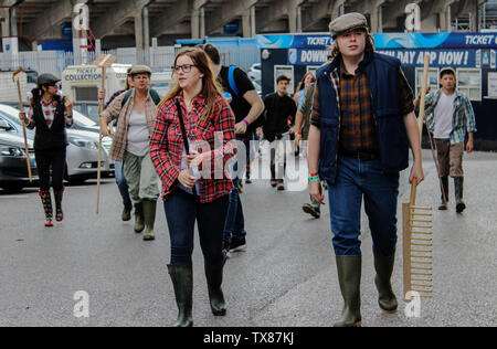 September 2016, Cardiff, Wales, 100 Jahre seit Roald Dahls geboren war "Stadt Der unerwarteten' Festival, Stadtzentrum. Personen, die/der am st Stockfoto