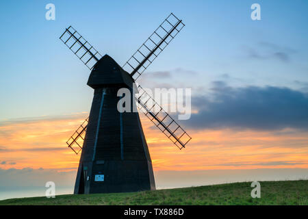 Rottingdean Mühle bei Sonnenuntergang erfasst Stockfoto