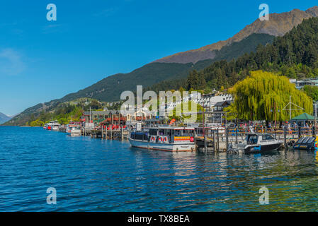 QUEENSTOWN, Neuseeland - Oktober 10, 2018: Blick auf den See Wakatipu. Kopieren Sie Platz für Text. Stockfoto