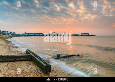 Sonnenaufgang in Clacton-on-Sea, Essex. Stockfoto