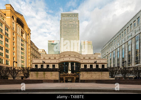 Cabot Square in Canary Wharf, dem Finanzviertel in den Docklands von London. Canary Wharf, London, Großbritannien. Stockfoto