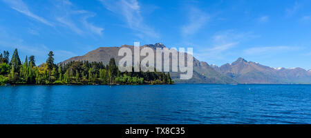 Blick auf die Landschaft des Lake Wakatipu, Queenstown, Neuseeland. Kopieren Sie Platz für Text. Stockfoto
