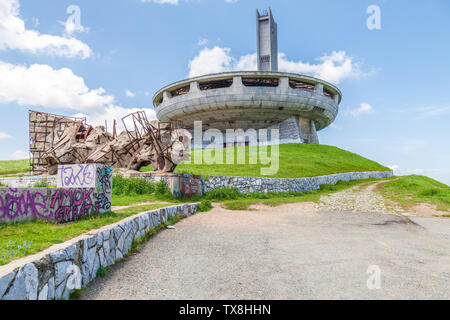 Das Denkmal der bulgarischen Kommunistischen Partei wurde am Buzludzha Peak in Bulgarien von der Bulgarischen Kommunistischen Regime errichtet Stockfoto