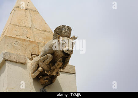 Nahaufnahme Blick auf die gargoyle Terra Santa Römisch-katholische Kirche Der Jungfrau Maria der Grazien, Larnaca, Zypern Stockfoto