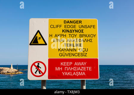 'Danger Klippe unsicher", Warnschild, Dhekelia Xylotymbou Ormedia, Angeln Tierheim, Zypern Stockfoto