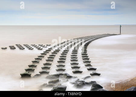 Buhnen am Cobbold's Point in Felixstowe in Suffolk. Stockfoto