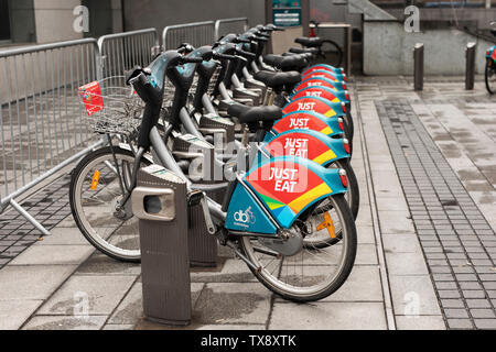 Einfach Essen dublinbikes in der Bike Sharing Programm in Dublin, Irland. Stockfoto