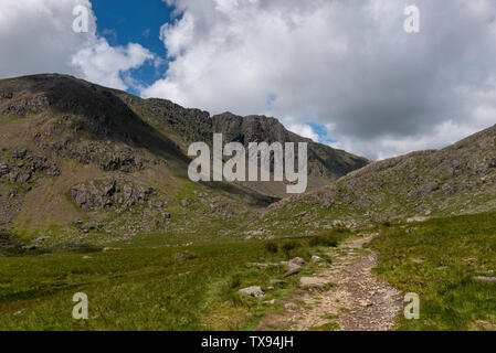 Dow Crag von der Bucht in der Nähe von Coniston Cumbria Stockfoto