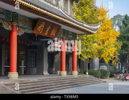 Herbst Blick von Sichuan University Library Stockfoto